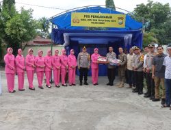 Kapolres Bone Didampingi Ketua Bhayangkari Beri Bingkisan ke Petugas Posko Operasi Lilin 2024