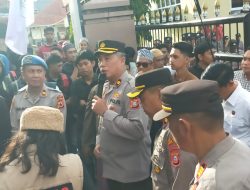 Hadapi Demonstran, Polres Bone Lakukan Cara Humanis