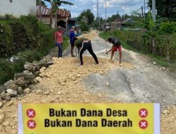 Pemerintah Abai, Warga Bone Patungan Kerja Sendiri Jalannya