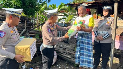 Jumat Berkah, Satlantas Polres Bone Berbagi dengan Warga Kurang Mampu