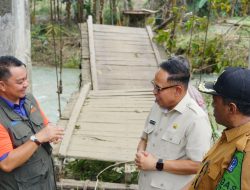 Wabup Bone Tinjau Jembatan Ambruk di Palakka, Minta Dukungan Pemerintah Pusat