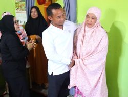 Bupati Bone Kunjungi Keluarga Korban Insiden DPRD Makassar, Berikan Santunan dan Fasilitas Umroh