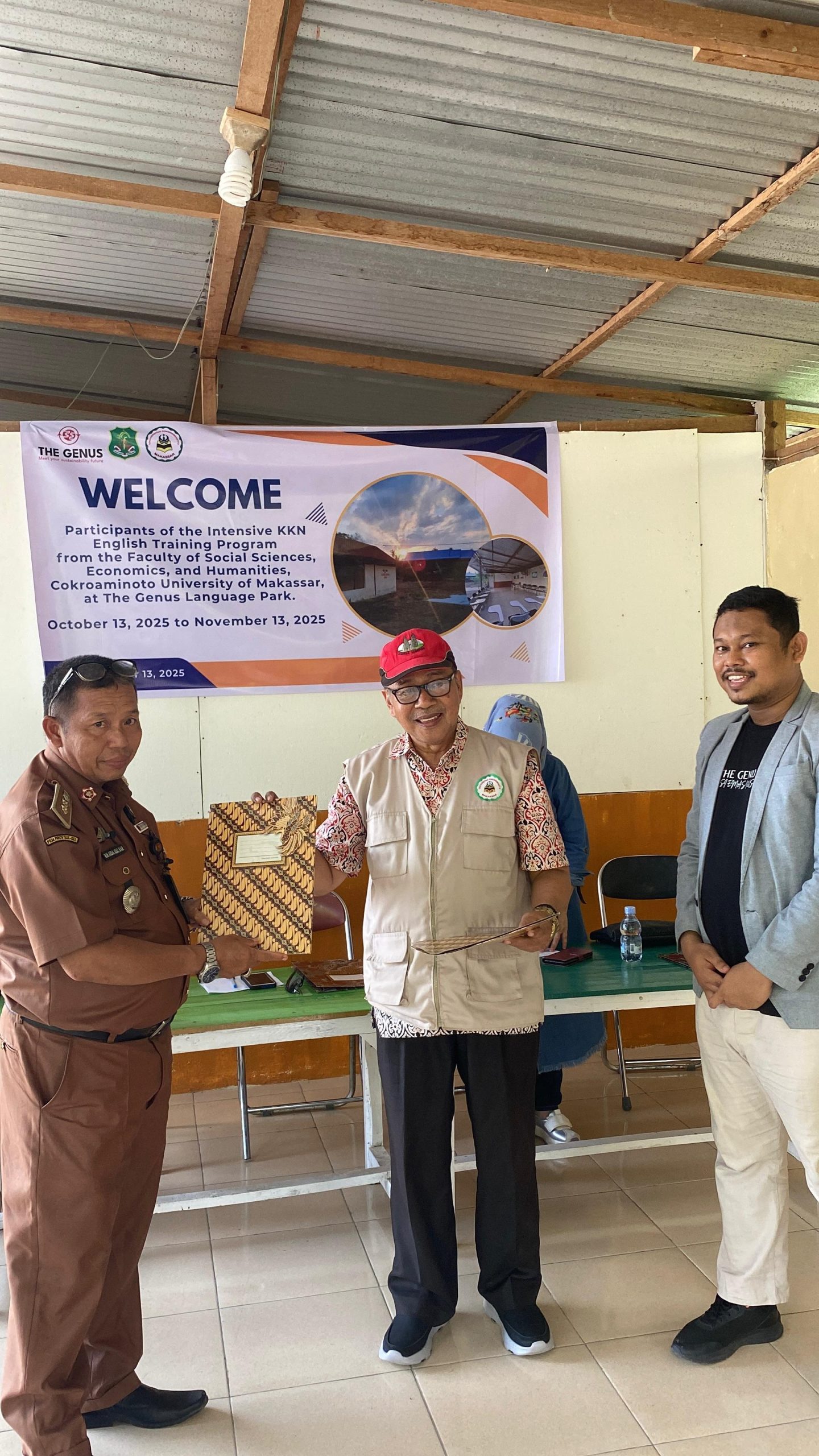 Penerimaan SK nama-nama peserta KKN kepada pemerintah kelurahan