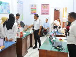 Pegawai Kaget, Bupati Bone Lakukan Sidak Tiba-Tiba di Kantor Dinas