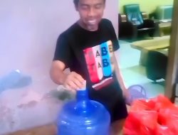 Ketua Forbes Bone Beri Dukungan untuk Aksi Sosial Si Kurir Helm Hijau